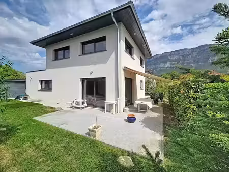 location meublée maison 5 pièces 115 m² à drumettaz-clarafond (73420)  1 850 €