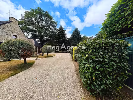 maison en pierre avec double garage