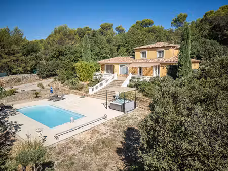 maison de luxe à vendre à la roquebrussanne