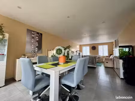 maison 9 pièces 256 m²