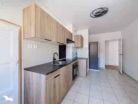 immeuble 253 m² neris les bains