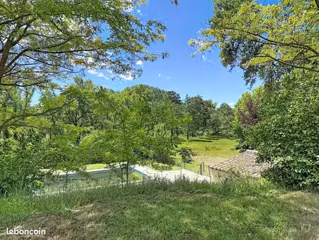 propriété familial de charme en bord de rivière
