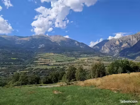 grand terrain à bâtir à 10 min d’embrun – 280 000