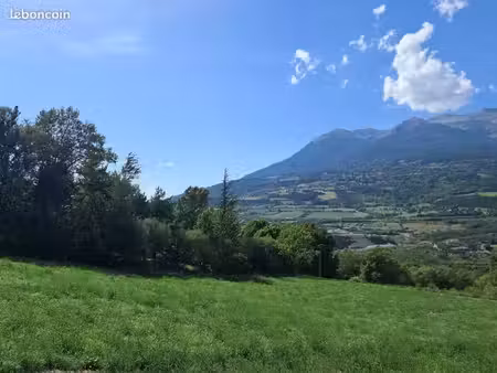 terrain saint andré-embrun 835m2