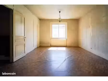 appartement 1 pièce 122 m²