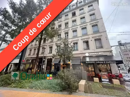 appartement 1 pièce 61 m²