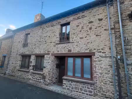 jolie maison de bourg à bais centre ville