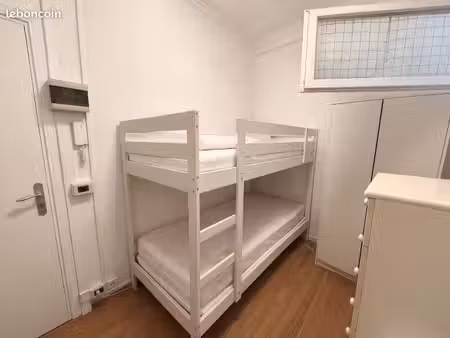 comfortable chambre de bonne a monaco