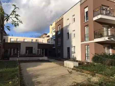 studio 1 pièce 28 m²