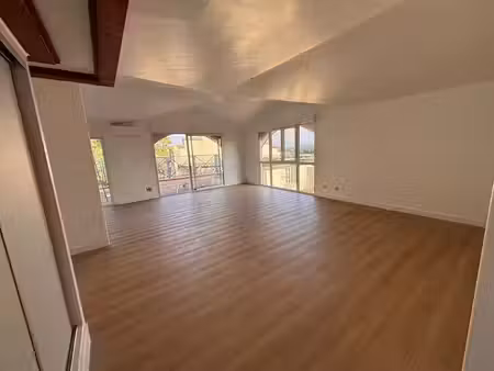 location appartement 5 pièces 110 m² à lectoure (32700)