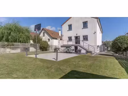maison avec jardin et terrasse chateau - le mesnil-saint-denis (78)