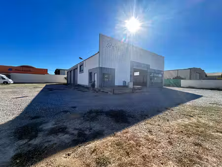 location local commercial  183.00m²  peyriac