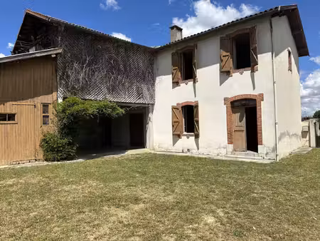 maison de ville a redécorer avec jardin clos et garage