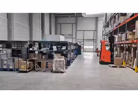 location local d'activités cergy 2 567 m²