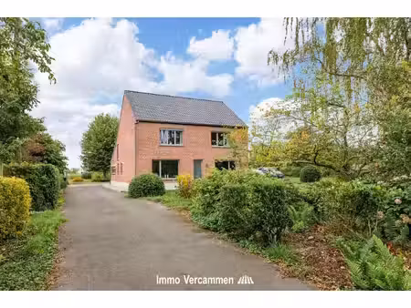 verrassend ruime gezinswoning op een ware a-locatie te putte