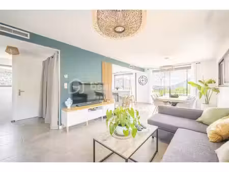 maison contemporaine de 130 m² à le revest-les-eaux