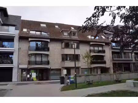 vier ruime garageboxen te koop (apart of samen) in het centrum van izegem - melkmarkt.