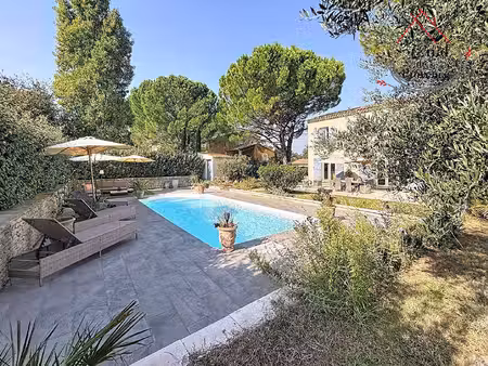 nouveaute à robion villa avec piscine sur beau terrain