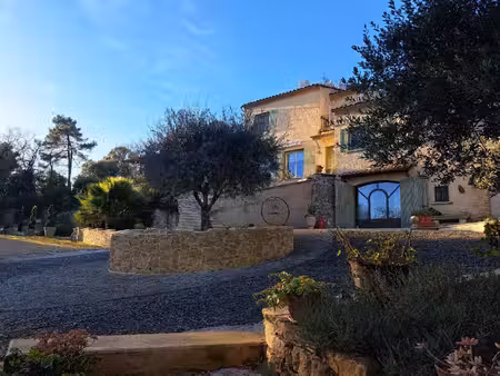 propriété portail des oliviers située dans le gard / occitanie