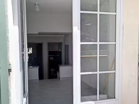 appartement avec terrasse 3 pièces en location à bollène avec juristimmo