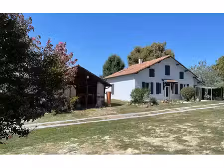 ancienne métairie rénovée sur terrain 7326m2