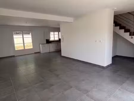 location maison 5 pièces 137 m2 à fontaine-la-guyon