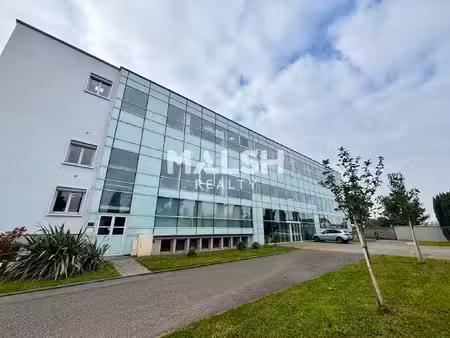 location local professionnel 148m²