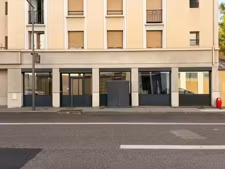 location local commercial 168m² tassin la demi lune 69160