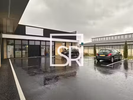 location local commercial 374m² thiers 63300