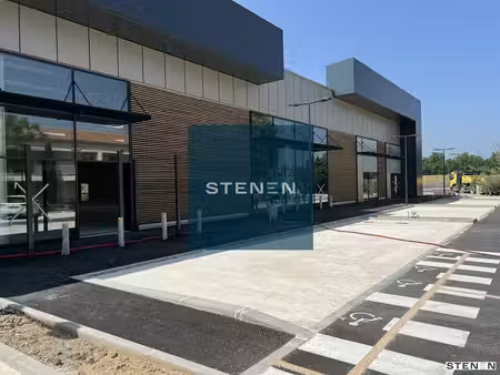 location commerce salon de provence 13300 105m²