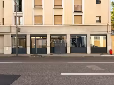 vente commerce 168m²