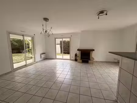 location maison 5 pièces 111m2 ousse 64320 - 1200 € - surface privée