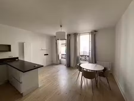location appartement 2 pièces 51 m² à saint-jean-pied-de-port (64220)