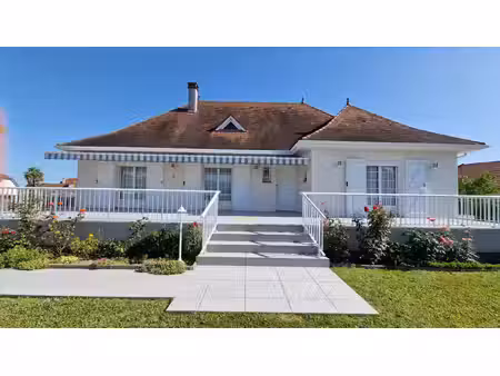 maison chic de qualite au calme avec vue montagne