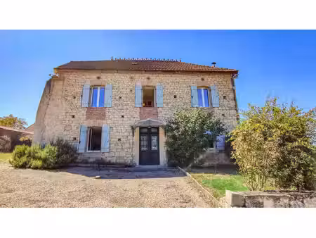 propriété quercynoise en pierre avec gîte 2 maisons  dépendances et 4 246 m2 de terrain