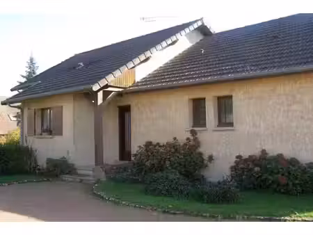 villa de 108 m2 hab. sur sous sol semi enterré.