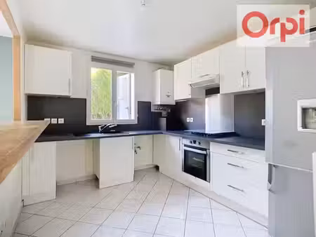 location maison 4 pièces 89 m² à lesigny (77150)  1 600 €