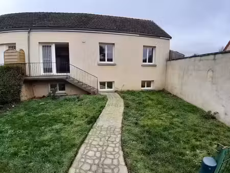 location maison 4 pièces 95 m² à doué-en-anjou (49700)  665 €