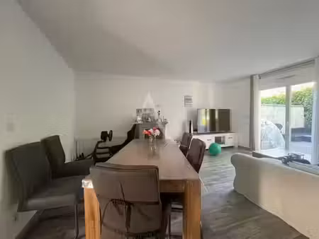 location maison 4 pièces 82 m² à saintes (17100)  900 €