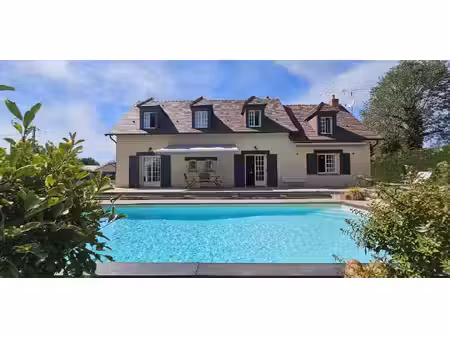 villa avec piscine et jardin bellerive-sur-allier (03)