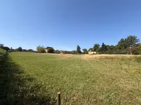 terrain constructible de 2 779m borné