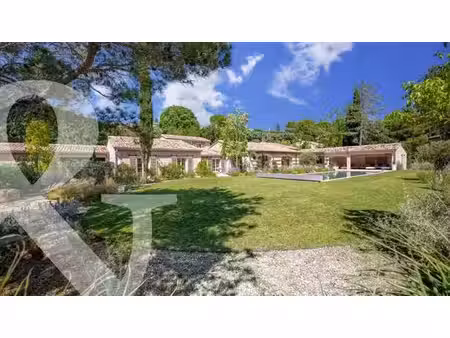 maison de 9 pièces de luxe en vente à maussane  provence-alpes-côte d'azur