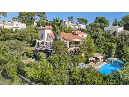 spacieuse villa provençale avec vue  piscine chauffée  domaine privé - roquefort les pins