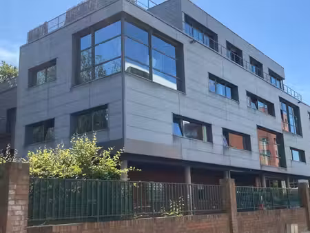 location local professionnel 1 632m²