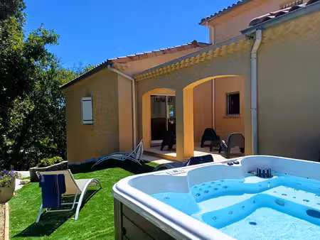 superbe villa d'architecte 197 m2  terrasses  jacuzzi  grand garage et cave sur 1318 m2 de