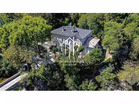 maison de maître au cœur d'un parc de plus de 8 000 m² à vals-les-bains