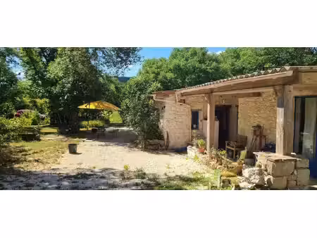 propriété en pierre à rénover ? beau potentiel et environnement verdoyant à fauroux