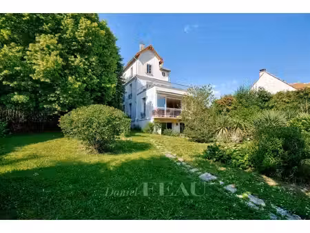 garches - centre-ville - maison familiale  jardin de 1 000 m².