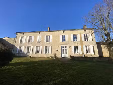grande propriété en pierre de 1820 à rénover charme et authenticité