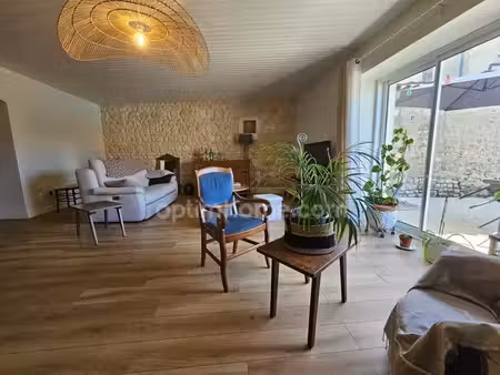 maison charentaise de 232 m²  6 chambres  un bureau  piscine et un garage de 90 m² -...